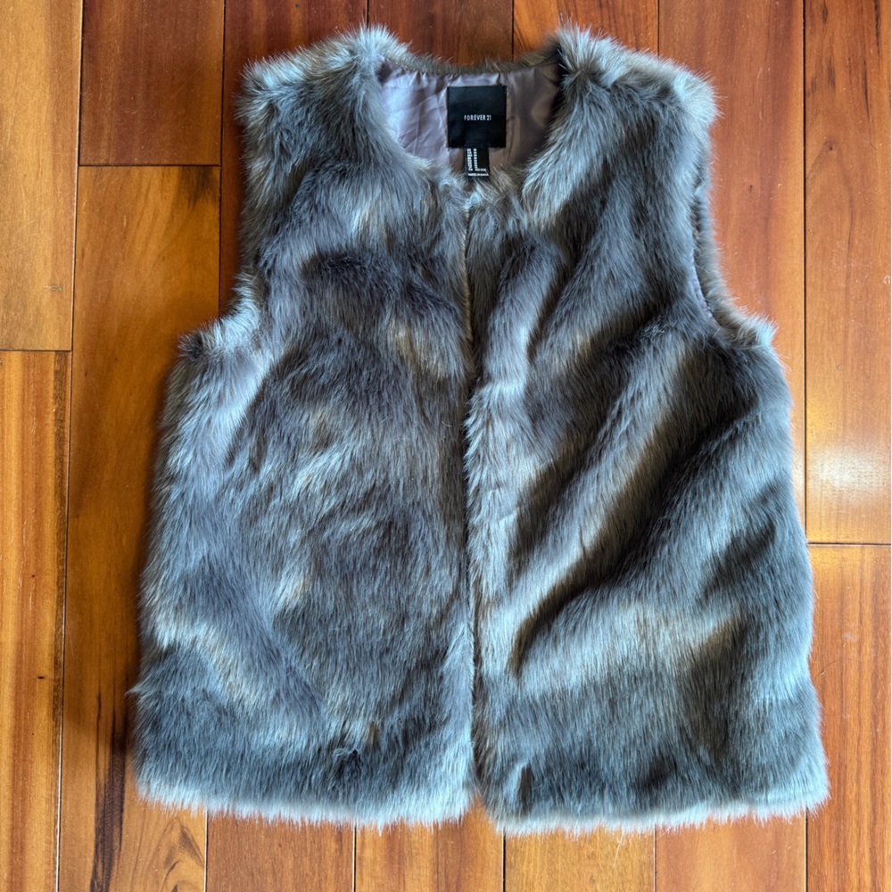 Forever 21 Casual Chic Gray Faux Fur Vest Women’s Medium